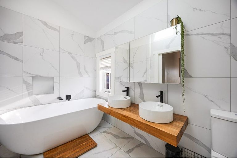 Photo of property in 9 Ocean View Road, Hillcrest, Auckland, 0627