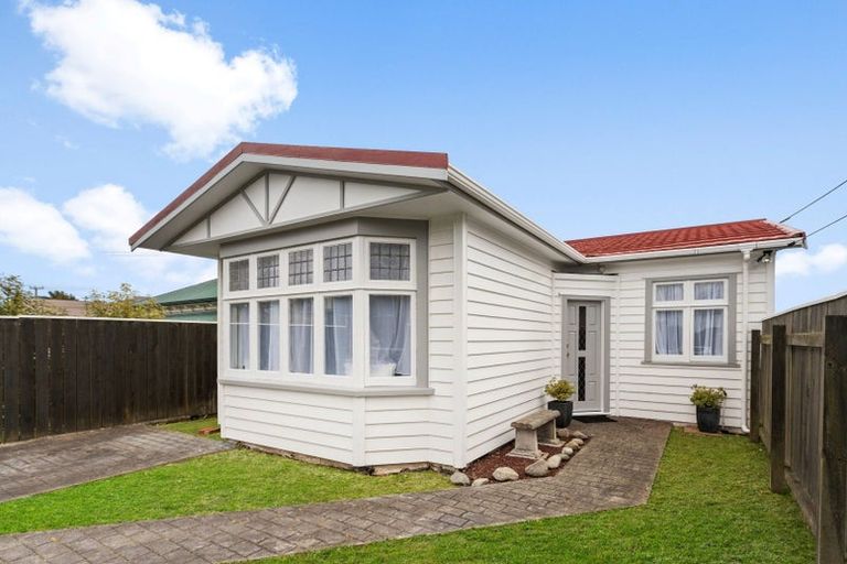 Photo of property in 4a Tarawera Road, Johnsonville, Wellington, 6037