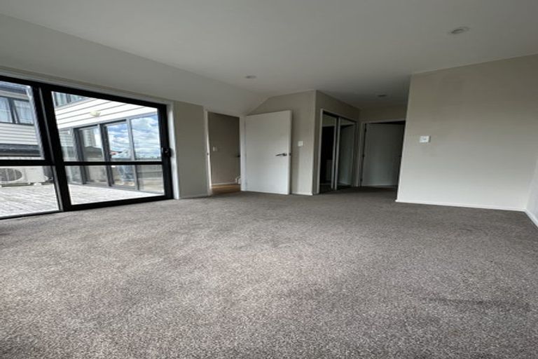 Photo of property in 13 Millcroft Lane, Ranui, Auckland, 0612