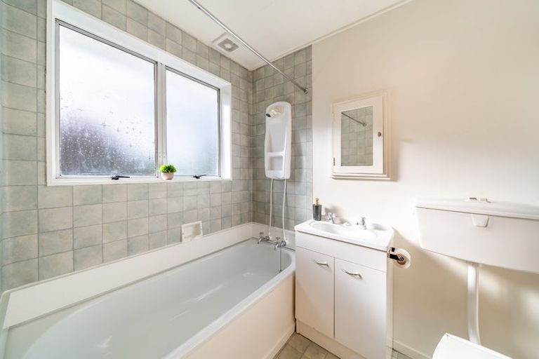 Photo of property in 2/528 Fergusson Drive, Trentham, Upper Hutt, 5018