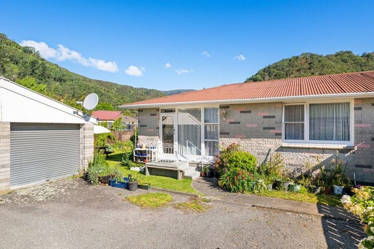 Photo of property in Claredon Court, 46d York Street, Picton, 7220