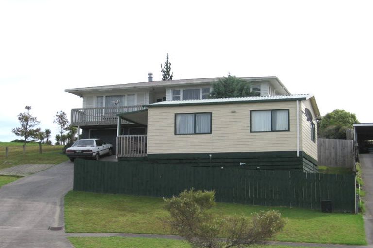 Photo of property in 26 Elizabeth Drive, West Harbour, Auckland, 0618