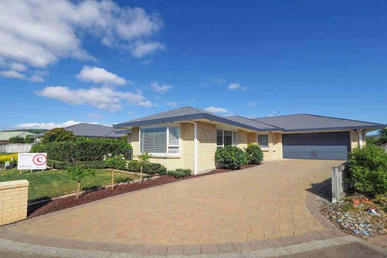 Photo of property in 17 Crown Hill, Paraparaumu, 5032