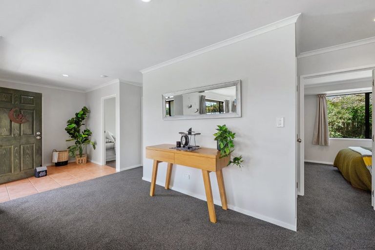 Photo of property in 38 Cabeleigh Drive, Helensville, 0800