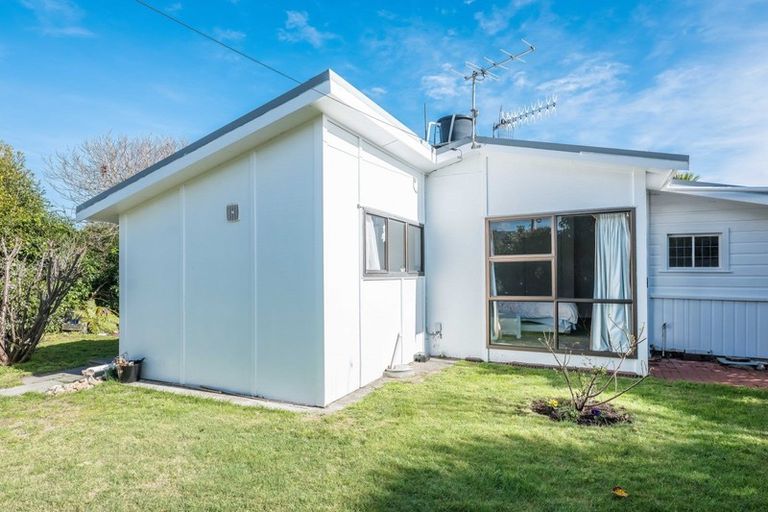 Photo of property in 3 Tainui Street, Raumati Beach, Paraparaumu, 5032