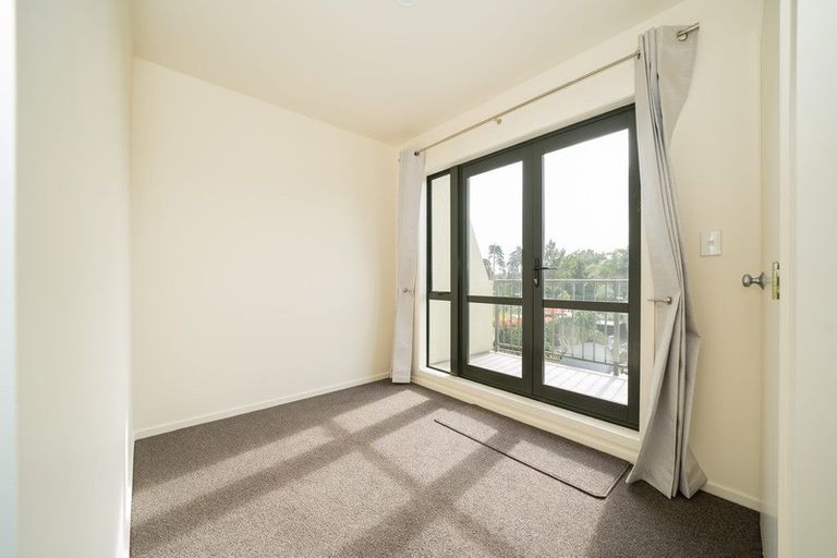 Photo of property in 2/3 Orwell Road, Greenhithe, Auckland, 0632