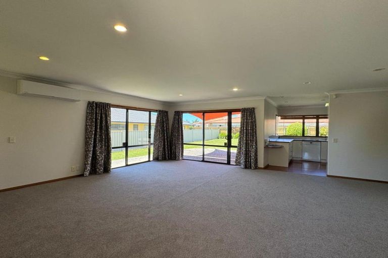 Photo of property in 8 Arataki Road, Havelock North, 4130