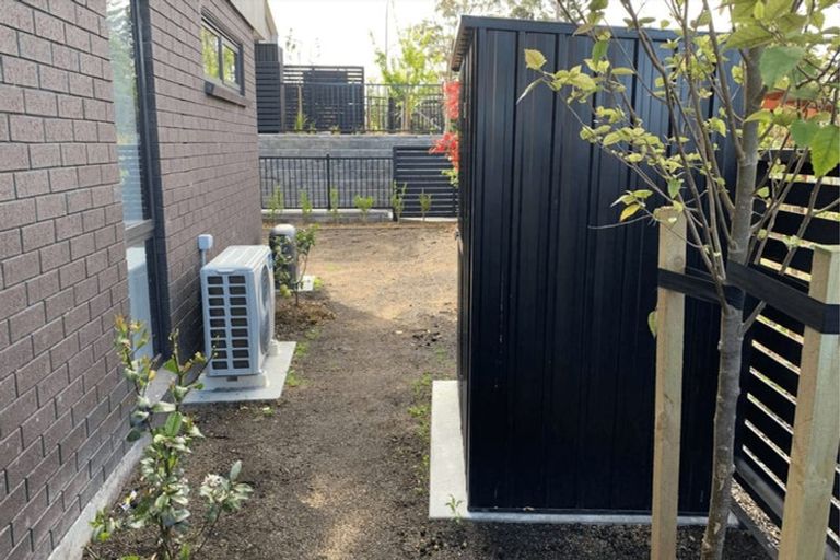 Photo of property in 24 Hoopers Road, Glen Eden, Auckland, 0602