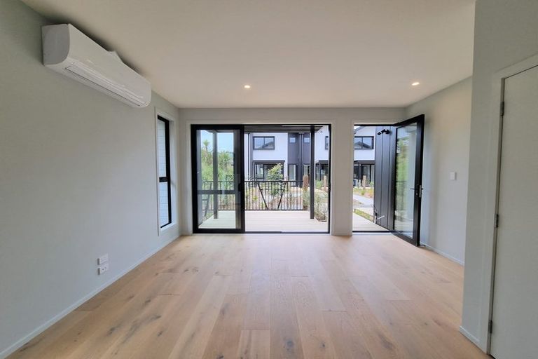 Photo of property in 4e Nerita Place, Long Bay, Auckland, 0630