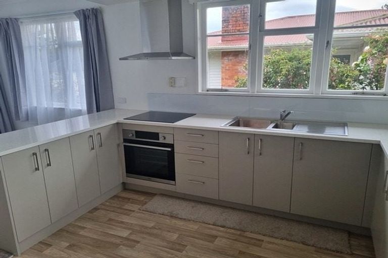 Photo of property in 3 Waters Place, New Lynn, Auckland, 0600