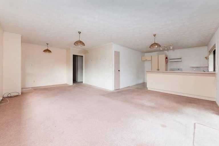 Photo of property in 9/39 Swanson Road, Henderson, Auckland, 0610