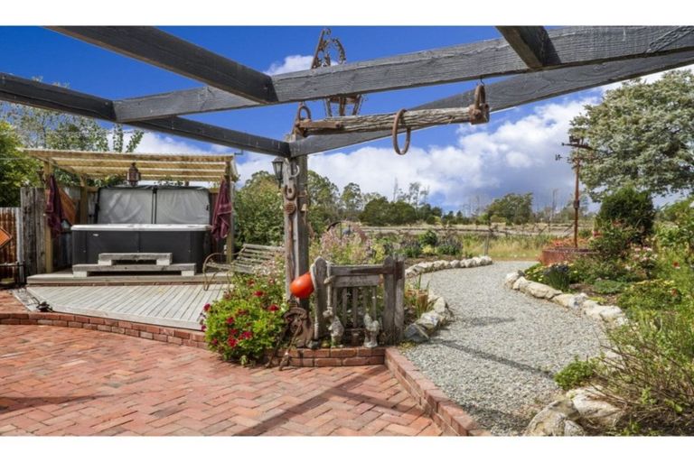 Photo of property in 12 Moreland Place, Mapua, 7005