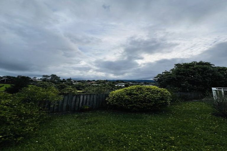 Photo of property in 3/74 West Coast Road, Glen Eden, Auckland, 0602