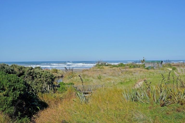 Photo of property in 138 Blue Pacific Parade, Riversdale Beach, Masterton, 5872