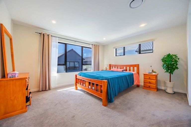 Photo of property in 16 Cara Avenue, Kumeu, 0810