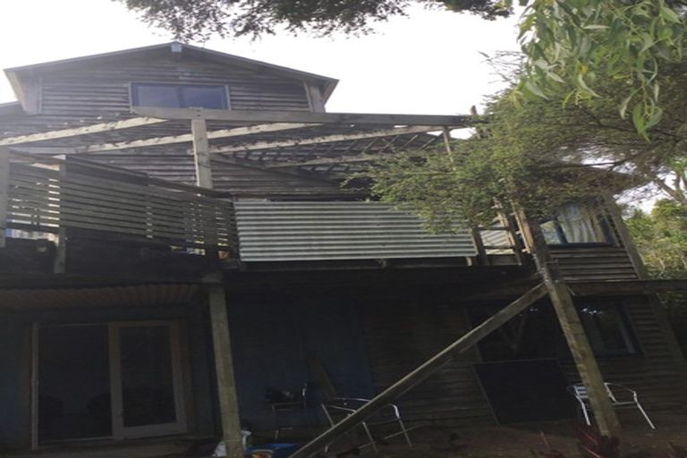 Photo of property in 1049 Scenic Drive North, Swanson, Auckland, 0816