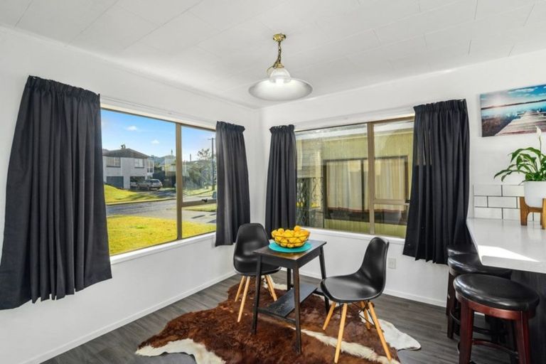 Photo of property in 20 Tawavale Street, Pukehangi, Rotorua, 3015