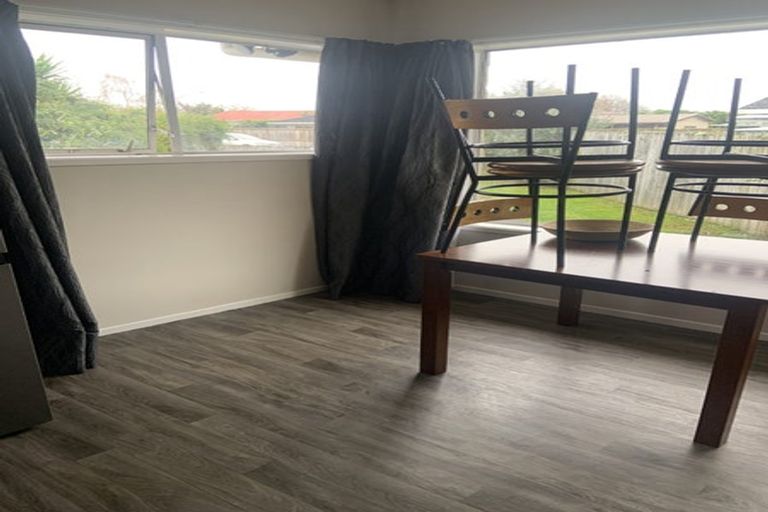 Photo of property in 1/15 Gloaming Place, Conifer Grove, Takanini, 2112