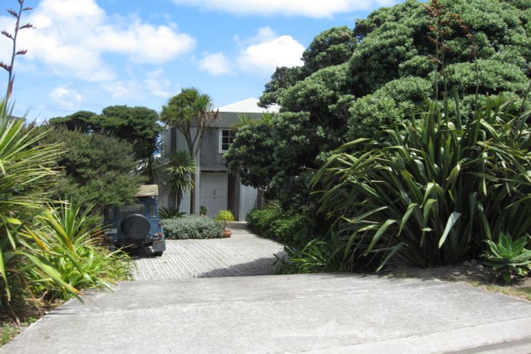 Photo of property in 11 Ngatira Road, Muriwai, Waimauku, 0881