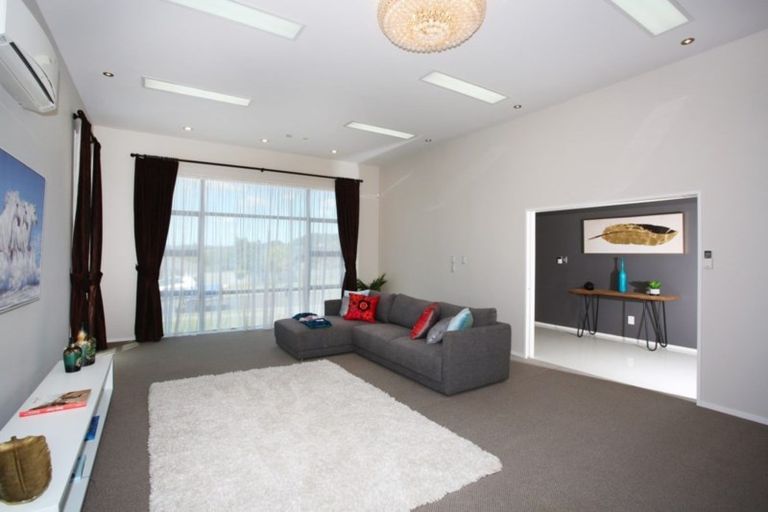 Photo of property in 15 Bob Craig Place, Pukekohe, 2120
