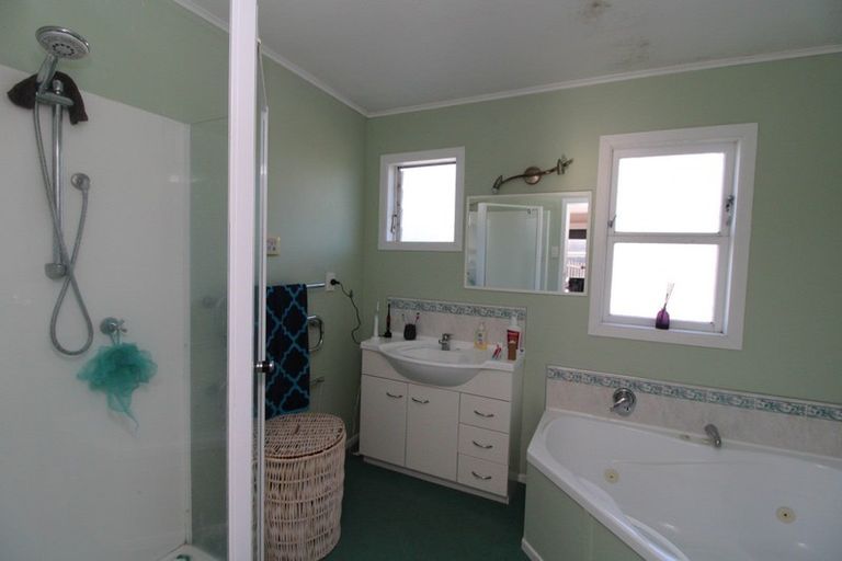 Photo of property in 130 Brooklands Road, Brooklands, New Plymouth, 4310