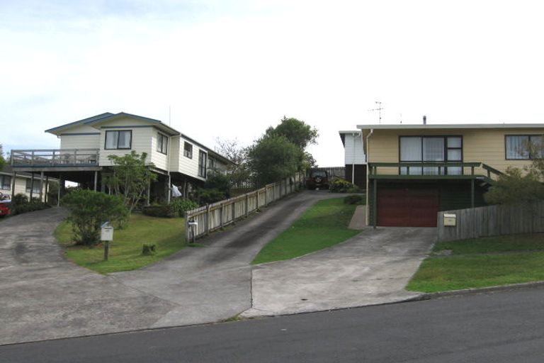 Photo of property in 1/22 Elizabeth Drive, West Harbour, Auckland, 0618