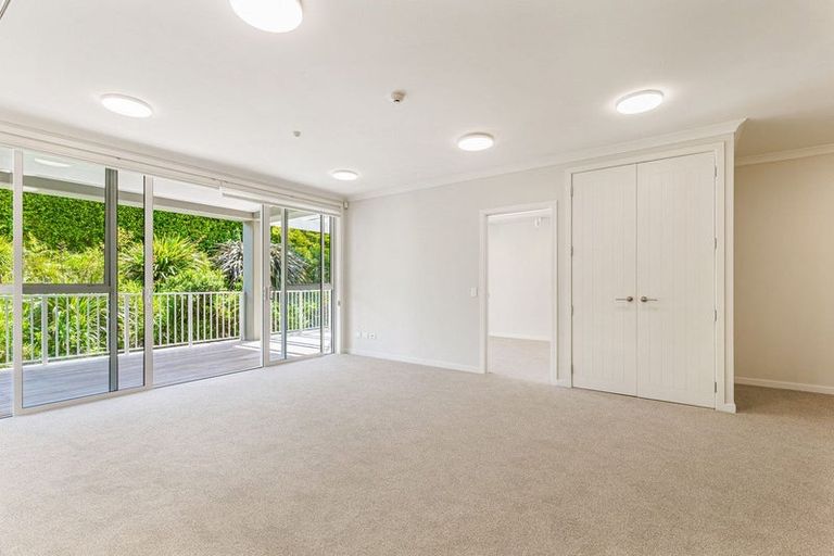 Photo of property in 16 Rewa Rewa Lane, Orewa, 0931