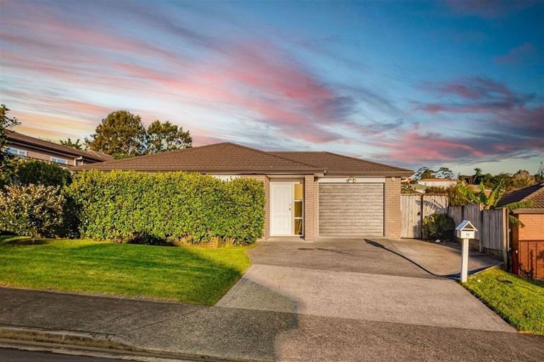 Photo of property in 14 Nirmal Place, Sunnyvale, Auckland, 0612