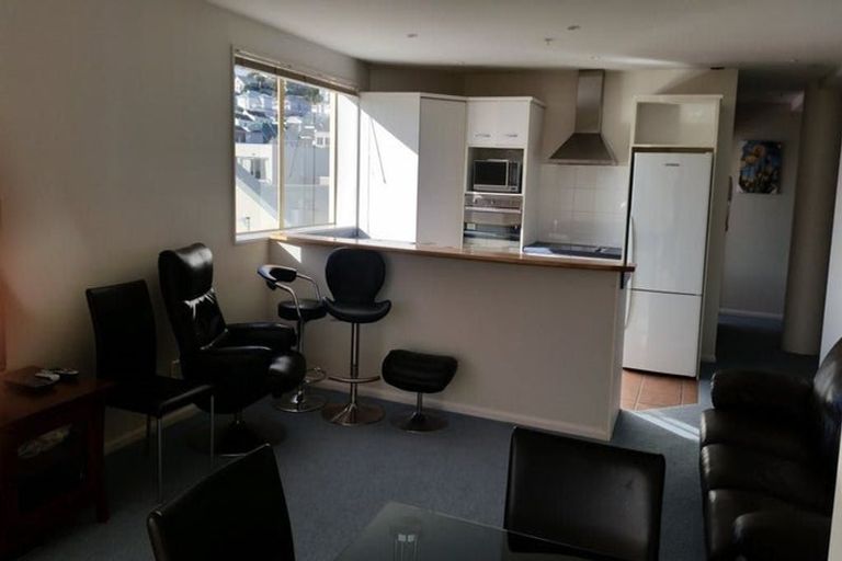 Photo of property in 5c/5 Kent Terrace, Mount Victoria, Wellington, 6011