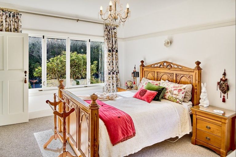 Photo of property in 68 Cheviot Road, Lowry Bay, Lower Hutt, 5013