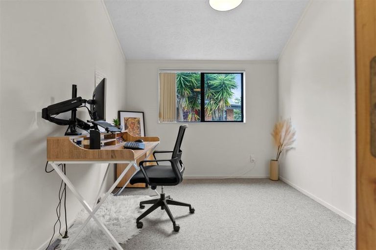 Photo of property in 38 Eugenia Rise, Totara Heights, Auckland, 2105