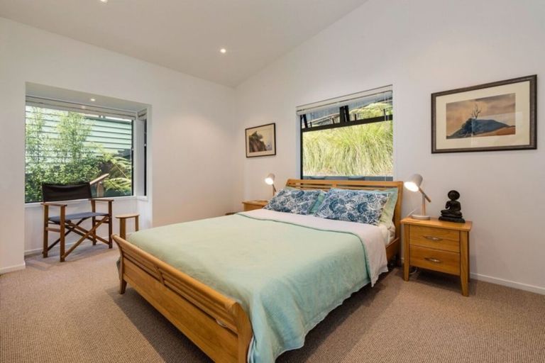 Photo of property in 64 Otitori Bay Road, Titirangi, Auckland, 0604
