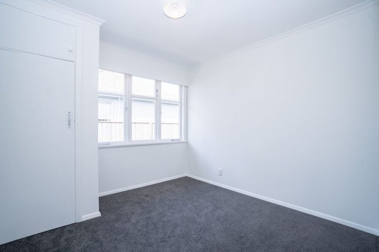 Photo of property in 6 Esk Street, Roslyn, Palmerston North, 4414