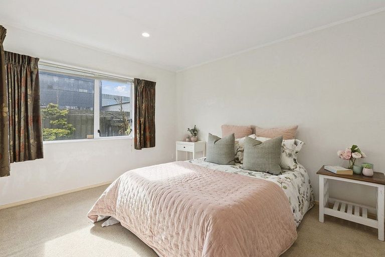 Photo of property in 4/63 Main Road, Titahi Bay, Porirua, 5022