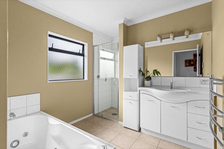 Photo of property in 28 Guthrie Road, Havelock North, 4130