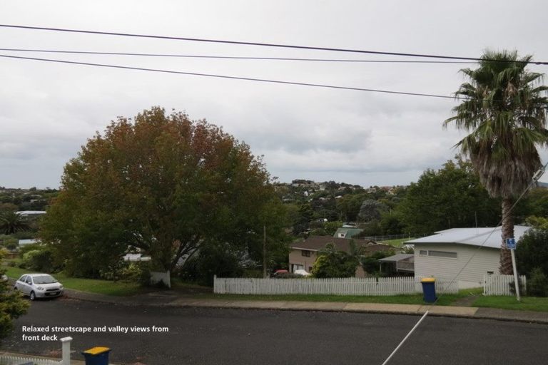Photo of property in 8a Nutsey Avenue, Northcote, Auckland, 0627