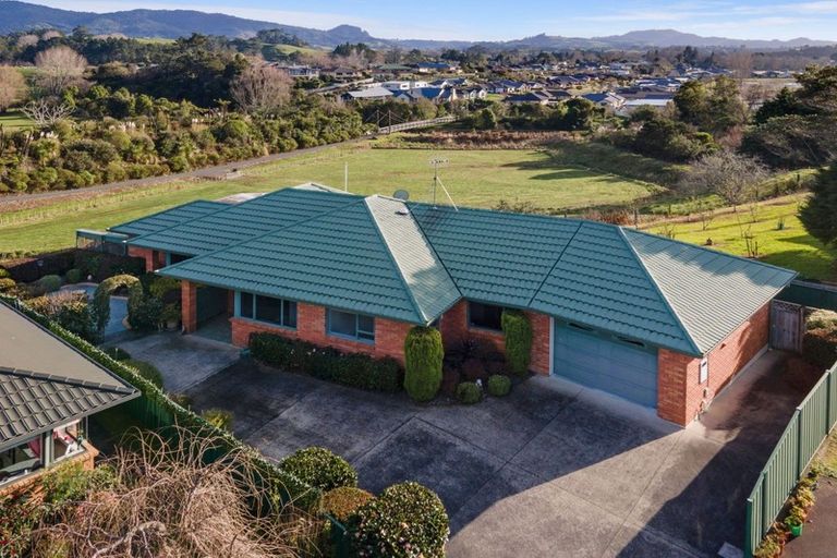 Photo of property in 16 Donegal Place, Katikati, 3129