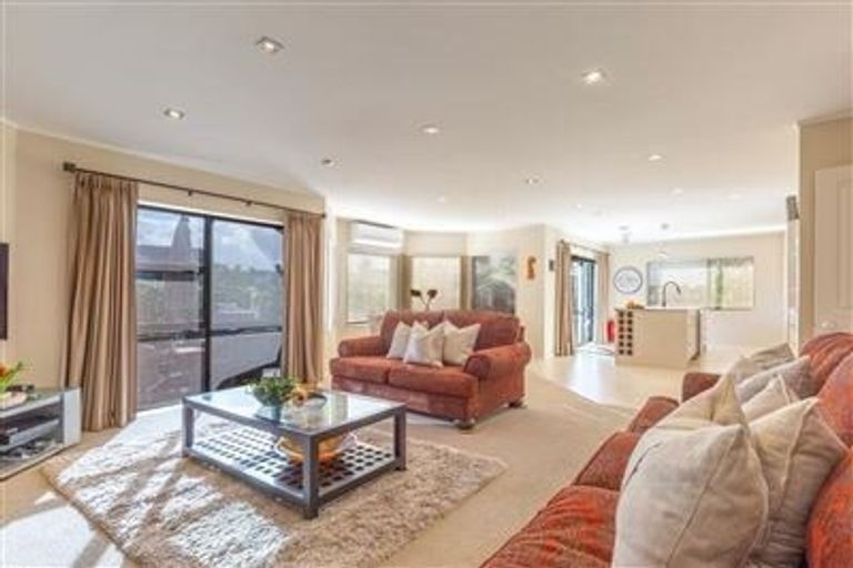 Photo of property in 76 Picasso Drive, West Harbour, Auckland, 0618