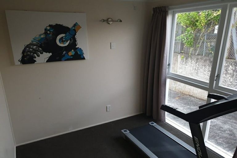 Photo of property in 18 Tonkin Drive, Sunnynook, Auckland, 0620