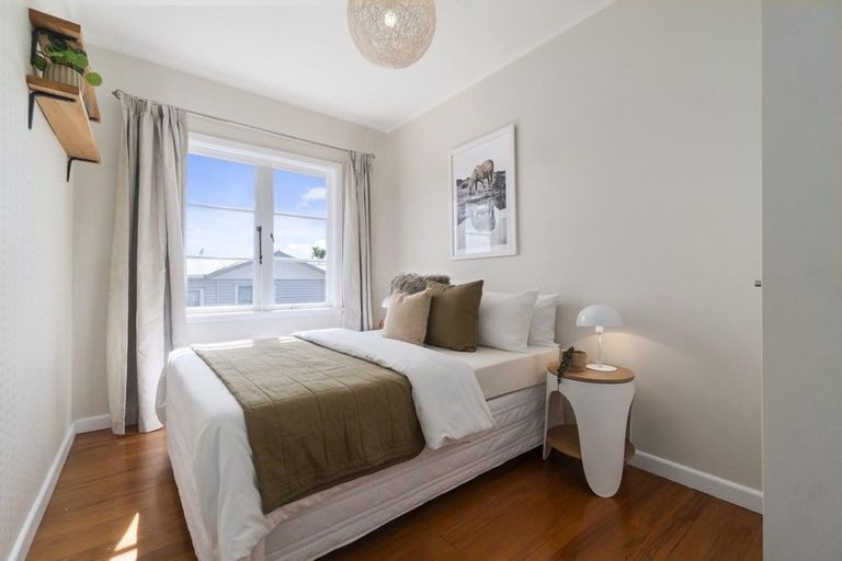 Photo of property in 1/38 Eastglen Road, Glen Eden, Auckland, 0602