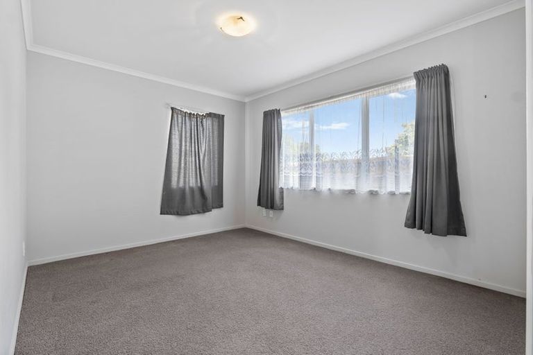 Photo of property in 1 Dunbarton Drive, Ranui, Auckland, 0612
