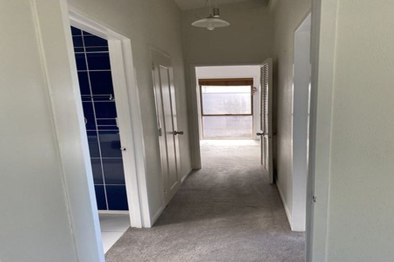 Photo of property in 1/13 Saddleback Rise, Murrays Bay, Auckland, 0630