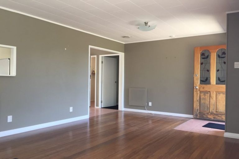 Photo of property in 7 Osmond Court, Sunnyvale, Auckland, 0612