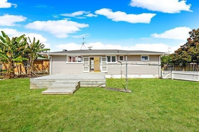 Photo of property in 14 Mountbatten Place, Papakura, 2110
