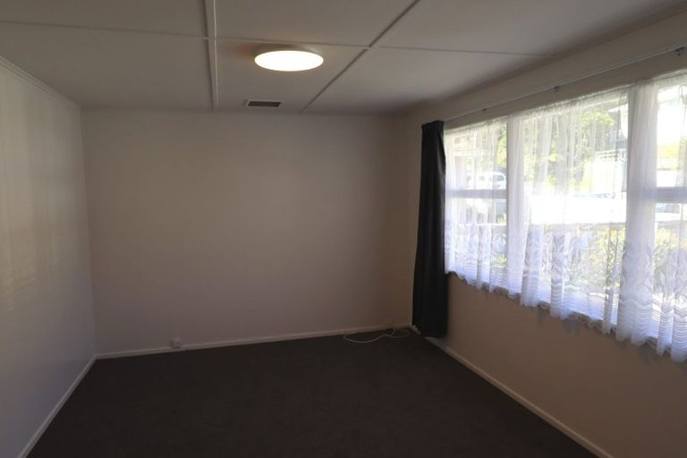 Photo of property in 32 Montreal Grove, Kingston, Wellington, 6021