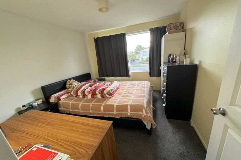 Photo of property in 32 Dunbarton Street, Redwood, Christchurch, 8051