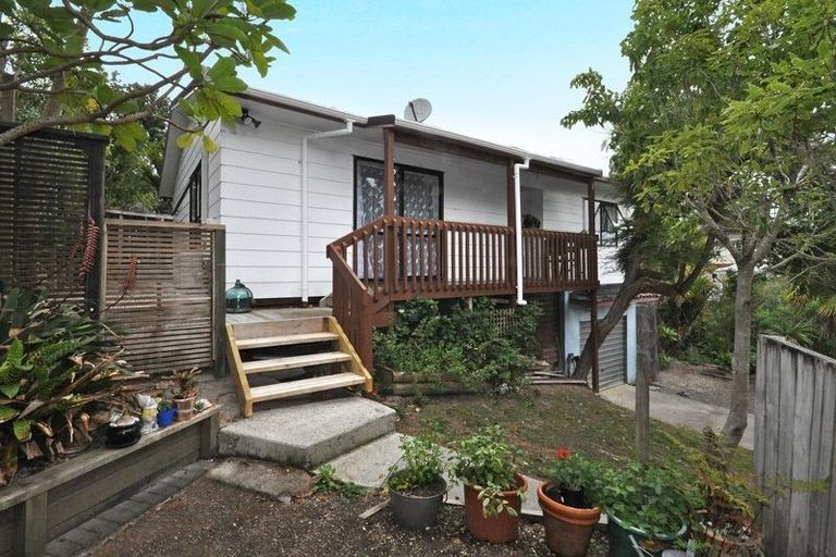 Photo of property in 8 Springtime Crescent, Stanmore Bay, Whangaparaoa, 0932