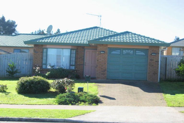 Photo of property in 50 Glenveagh Park Drive, Weymouth, Auckland, 2103