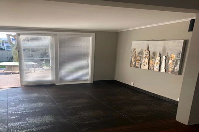 Photo of property in 1/130 Onewa Road, Northcote, Auckland, 0627