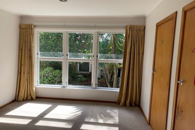 Photo of property in 8 Speedy Crescent, Hillcrest, Auckland, 0627